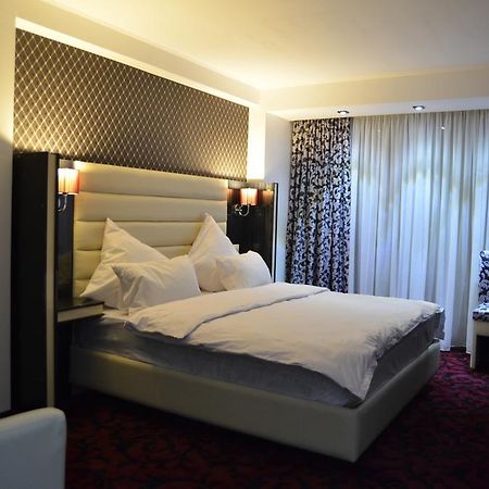 Hotel Articus Craiova Exteriör bild