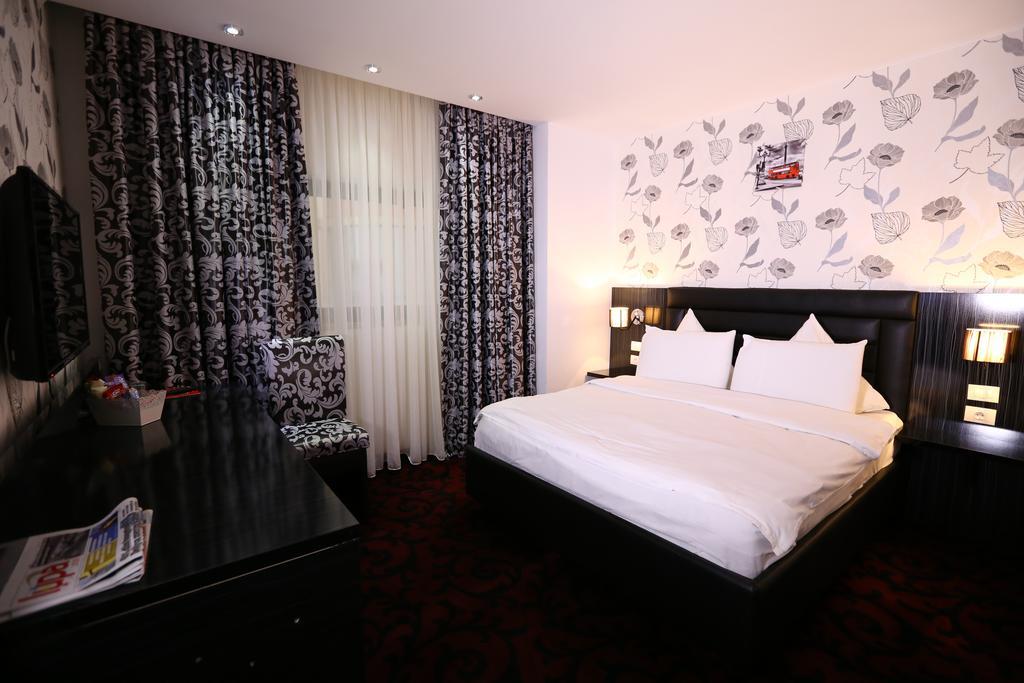 Hotel Articus Craiova Exteriör bild