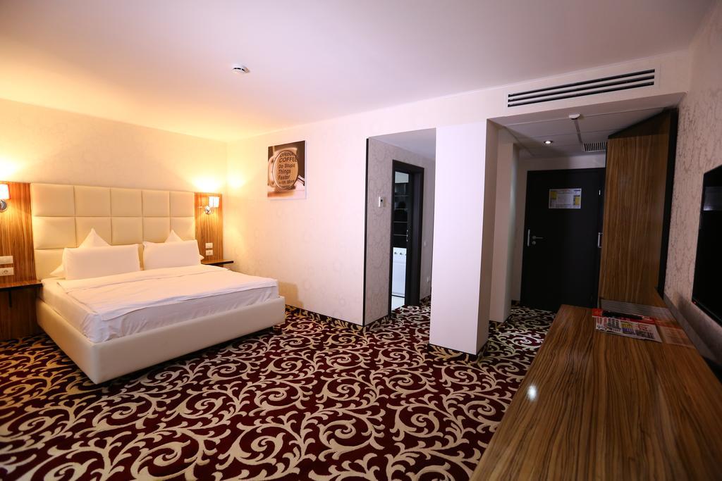 Hotel Articus Craiova Exteriör bild