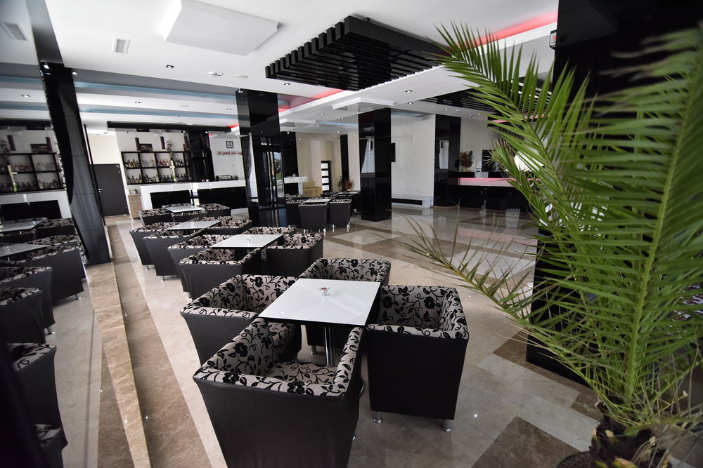 Hotel Articus Craiova Exteriör bild