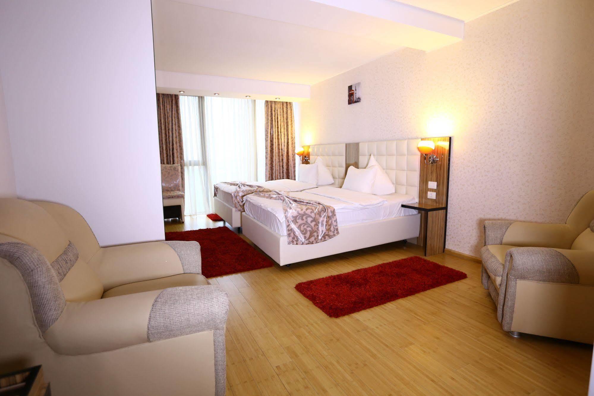 Hotel Articus Craiova Exteriör bild