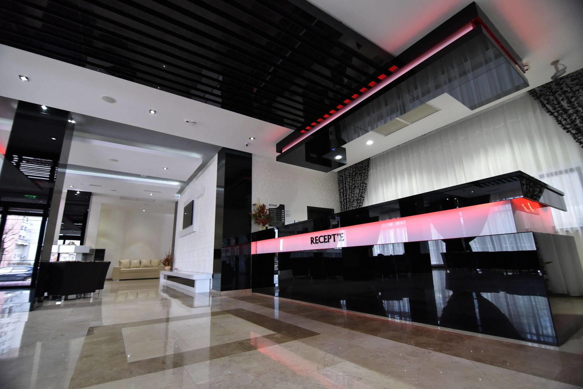 Hotel Articus Craiova Exteriör bild